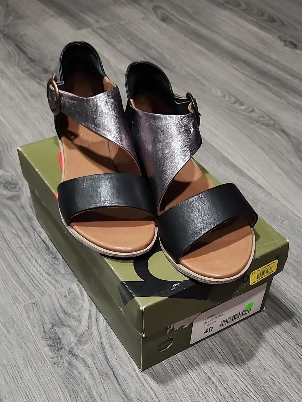 Bueno Yvonne Two-Tone Metallic & Black Leather Sandals